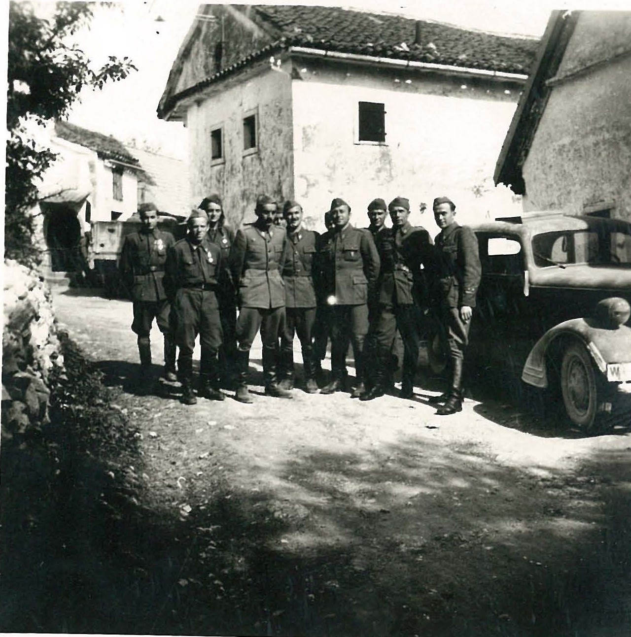 štab pred petrovo hišo